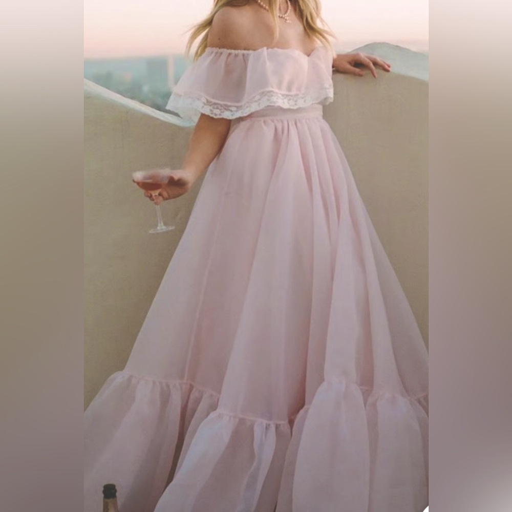 Baby Soft Romance Novella Gown Selkie Medium NWT